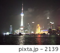 上海　浦東　夜に際立つ未来都市