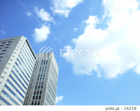 Building & croud