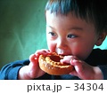 食べる子供７