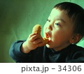 食べる子供８