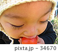 トマトにかぶりつく　ドアップ
