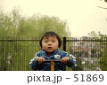 不安そうな子供