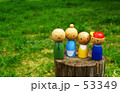 木の上の4人家族