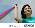 風になびかせる