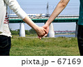 手をつなぐ