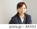 ヘッドセットをする女性