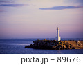 夕暮れの灯台