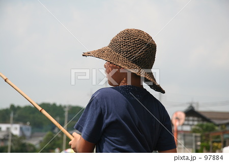 釣る少年