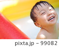 水遊びするコドモ