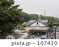 緑がたくさんの原宿駅