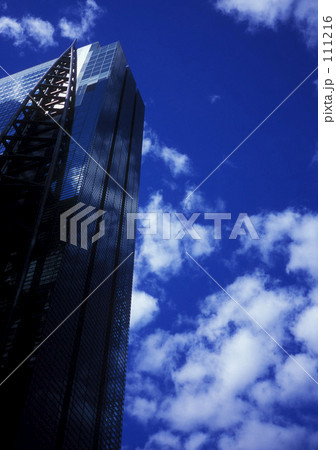 空に建つ 空に建つ