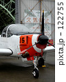飛行機と格納庫