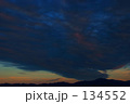 覆い被さる雲