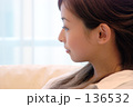 本を読む女性２