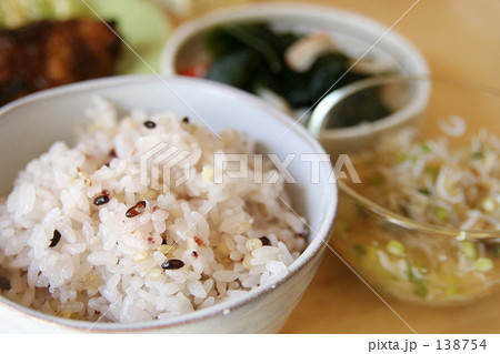 雑穀入りご飯で朝食 雑穀入りご飯で朝食