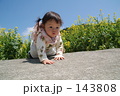 菜の花畑でハイハイ