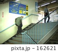 階段をのぼるご老人