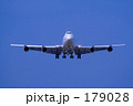 迫り来る飛行機