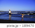 浜辺の親子