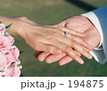 結婚式　手をつなぐ
