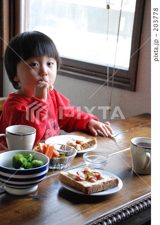 「ごはん中～♪」の写真素材
