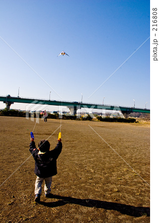 「たこあげ　こども」の写真素材