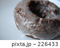 226433