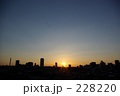 228220