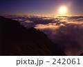 雲海から登る太陽