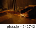 242742