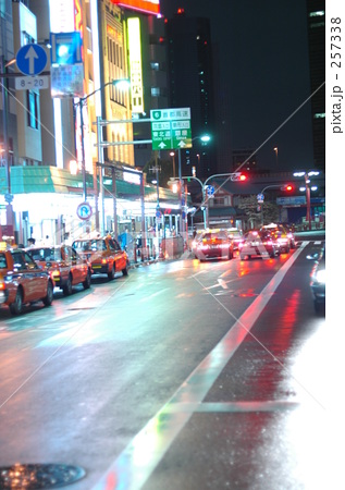 雨上がりの夜。