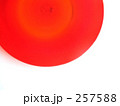 赤いガラス皿