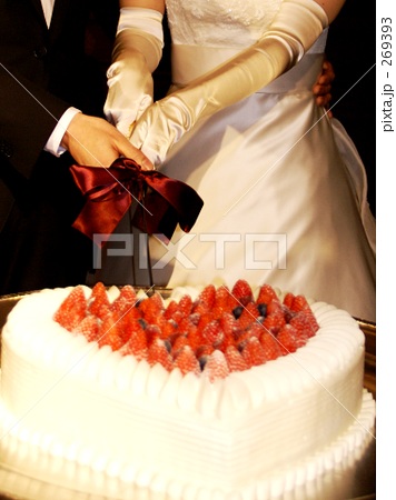 「ケーキ入刀★1」の写真素材