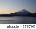夜明け前の富士山