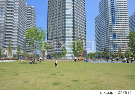 マンションと広場１