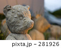 熊の石像