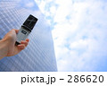 素材ナンバー 286620 : 「ビルと携帯２」