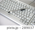キーボードとボールペン