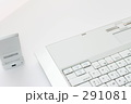 ノートＰＣとビジネス小物　ノートPCと携帯