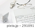 ノートＰＣとビジネス小物　腕時計　めがね