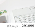 ノートＰＣとビジネス小物　クリップ