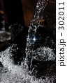 302011