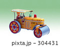 304431