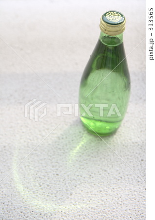 水 光る
