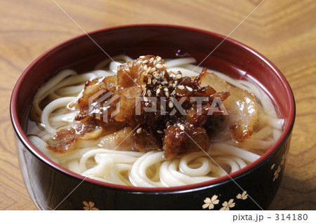 「肉うどん」の写真素材