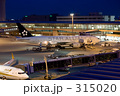 夜の空港