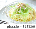 パスタ 食べ物 屋内