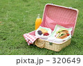 ピクニック　バスケットのランチ　２