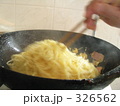 パスタを炒める