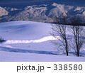丘と冬山